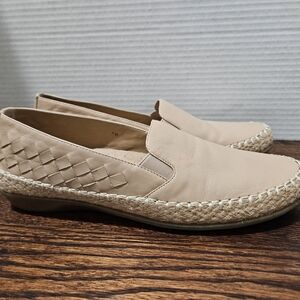 Vaneli sport ladies loafers size 7.  (C)